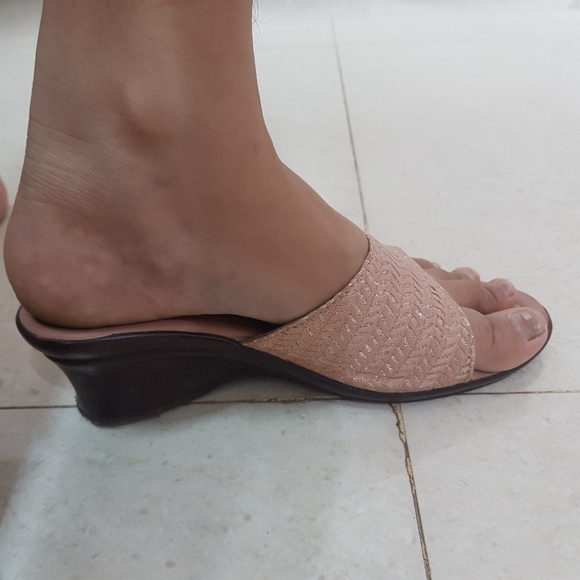 Sandles - Picture 5 of 6